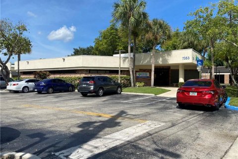 Commercial property in Plantation, Florida № 63377 - photo 14