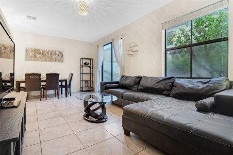 Touwnhouse à vendre à Hialeah, Floride: 3 chambres, 182 m2 № 1231817 - photo 11