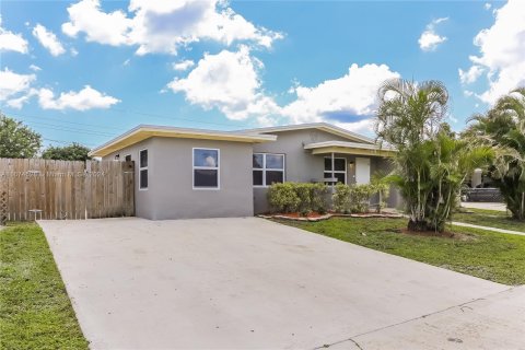 Casa en alquiler en Lantana, Florida, 3 dormitorios, 115.29 m2 № 1397676 - foto 3