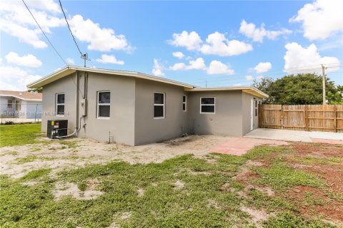 Casa en alquiler en Lantana, Florida, 3 dormitorios, 115.29 m2 № 1397676 - foto 15