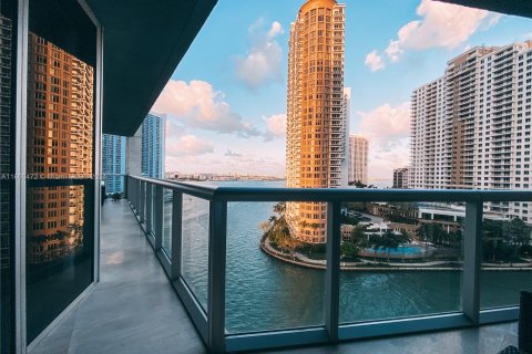 Condominio en venta en Miami, Florida, 3 dormitorios, 183.67 m2 № 1365876 - foto 2