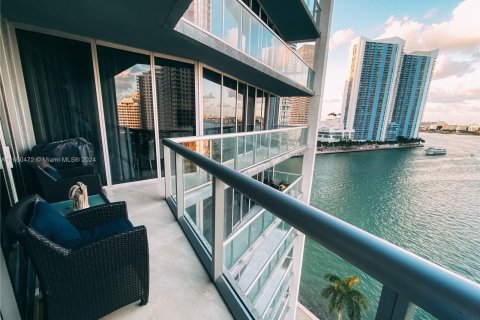 Condominio en venta en Miami, Florida, 3 dormitorios, 183.67 m2 № 1365876 - foto 1