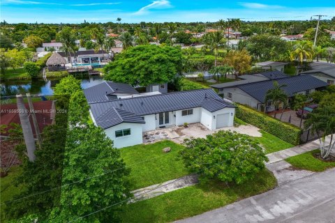 Villa ou maison à vendre à Miami, Floride: 4 chambres № 1365795 - photo 2