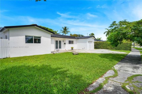 Villa ou maison à vendre à Miami, Floride: 4 chambres № 1365795 - photo 9