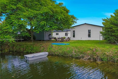 Villa ou maison à vendre à Miami, Floride: 4 chambres № 1365795 - photo 6