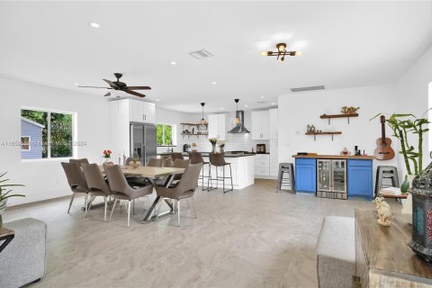 Casa en venta en Miami, Florida, 4 dormitorios № 1365795 - foto 18