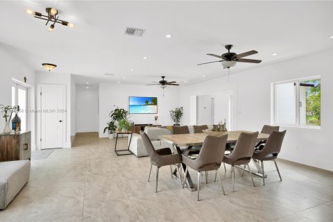 Casa en venta en Miami, Florida, 4 dormitorios № 1365795 - foto 22