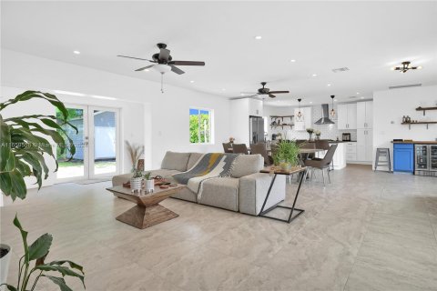 Casa en venta en Miami, Florida, 4 dormitorios № 1365795 - foto 16