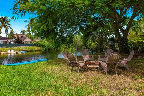 Villa ou maison à vendre à Miami, Floride: 4 chambres № 1365795 - photo 7