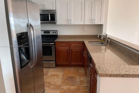 Condo in Miami, Florida, 3 bedrooms  № 1367256 - photo 5