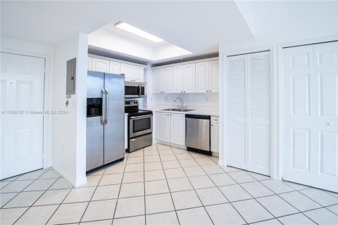 Condominio en alquiler en Miami, Florida, 2 dormitorios, 76.92 m2 № 1367229 - foto 14