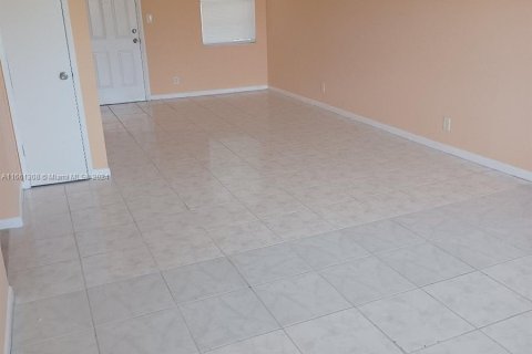 Copropriété à louer à Homestead, Floride: 3 chambres, 98.48 m2 № 1367257 - photo 2