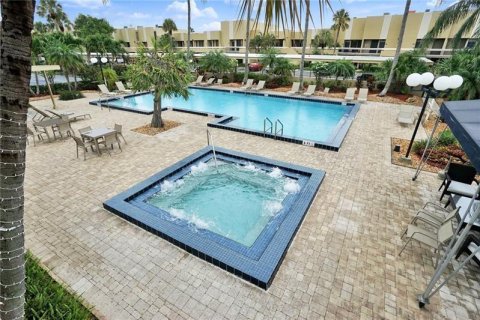 Copropriété à vendre à Pompano Beach, Floride: 2 chambres, 108.7 m2 № 1151769 - photo 11