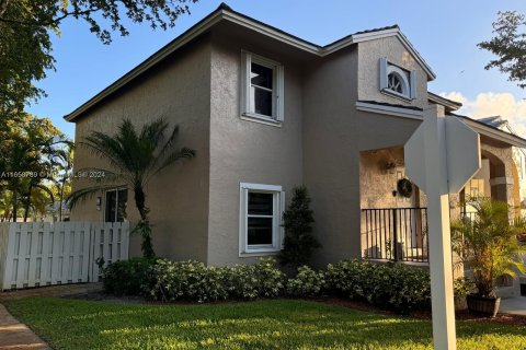 House in Plantation, Florida 4 bedrooms, 173.17 sq.m. № 1362477 - photo 1