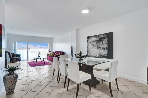 Copropriété à vendre à Sunny Isles Beach, Floride: 2 chambres, 113.34 m2 № 1293474 - photo 8