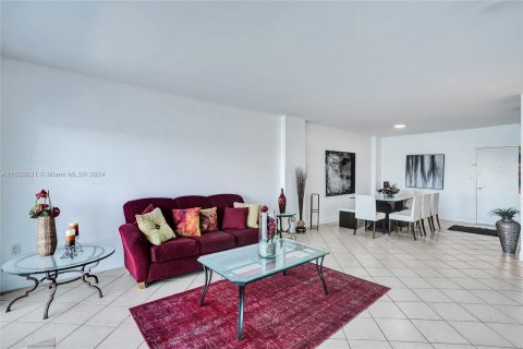 Copropriété à vendre à Sunny Isles Beach, Floride: 2 chambres, 113.34 m2 № 1293474 - photo 14