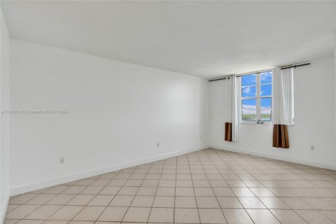 Copropriété à vendre à Sunny Isles Beach, Floride: 2 chambres, 113.34 m2 № 1293474 - photo 27