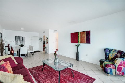 Copropriété à vendre à Sunny Isles Beach, Floride: 2 chambres, 113.34 m2 № 1293474 - photo 15