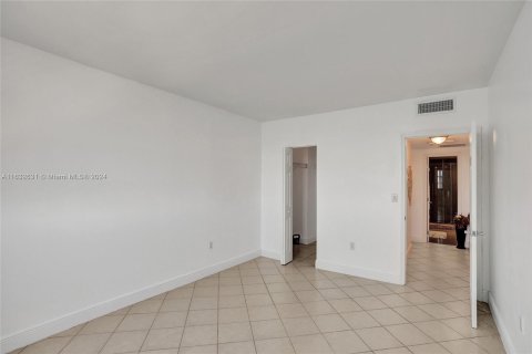 Copropriété à vendre à Sunny Isles Beach, Floride: 2 chambres, 113.34 m2 № 1293474 - photo 25