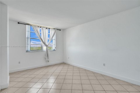 Copropriété à vendre à Sunny Isles Beach, Floride: 2 chambres, 113.34 m2 № 1293474 - photo 22