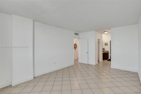 Copropriété à vendre à Sunny Isles Beach, Floride: 2 chambres, 113.34 m2 № 1293474 - photo 29