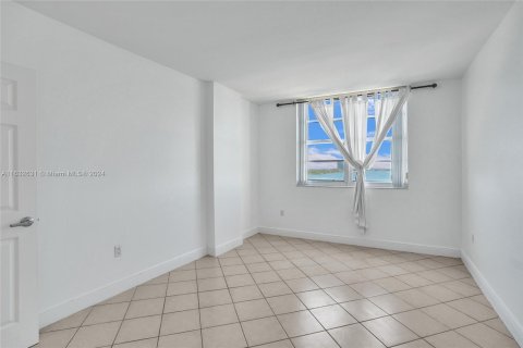 Copropriété à vendre à Sunny Isles Beach, Floride: 2 chambres, 113.34 m2 № 1293474 - photo 23