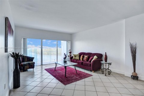 Copropriété à vendre à Sunny Isles Beach, Floride: 2 chambres, 113.34 m2 № 1293474 - photo 13