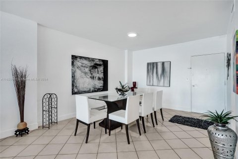 Copropriété à vendre à Sunny Isles Beach, Floride: 2 chambres, 113.34 m2 № 1293474 - photo 10