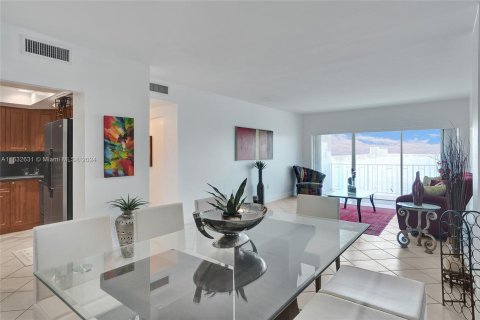 Copropriété à vendre à Sunny Isles Beach, Floride: 2 chambres, 113.34 m2 № 1293474 - photo 9