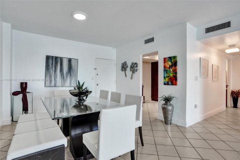 Copropriété à vendre à Sunny Isles Beach, Floride: 2 chambres, 113.34 m2 № 1293474 - photo 11