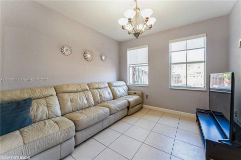 Townhouse in Doral, Florida 5 bedrooms, 218.78 sq.m. № 1365316 - photo 16