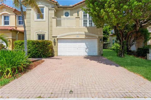 Townhouse in Doral, Florida 5 bedrooms, 218.78 sq.m. № 1365316 - photo 2