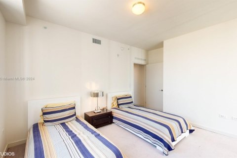 Condo in Miami, Florida, 3 bedrooms  № 1365342 - photo 26