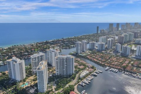 Copropriété à vendre à Aventura, Floride: 3 chambres, 294.78 m2 № 1233464 - photo 4