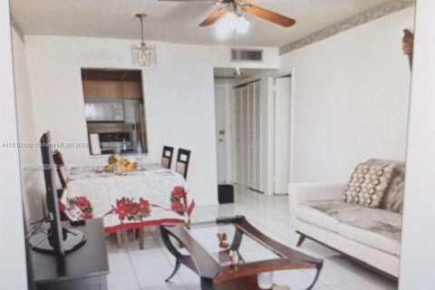 Condominio en venta en Sunny Isles Beach, Florida, 1 dormitorio, 49.8 m2 № 1233466 - foto 1
