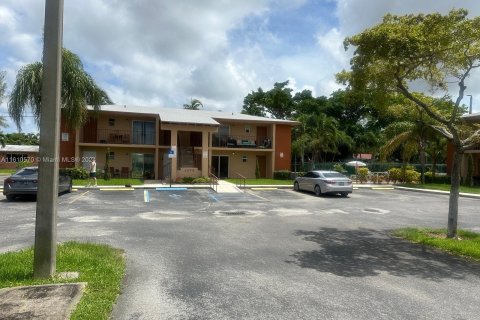 Copropriété à vendre à Miami, Floride: 2 chambres, 91.69 m2 № 1233468 - photo 1