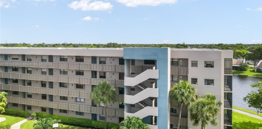 Condominio en Pembroke Pines, Florida, 2 dormitorios  № 1233467