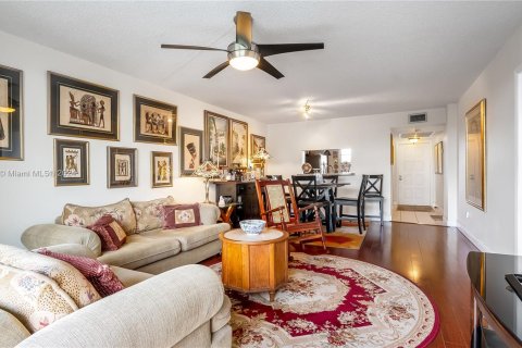 Condominio en venta en Pembroke Pines, Florida, 2 dormitorios, 94.85 m2 № 1233467 - foto 5