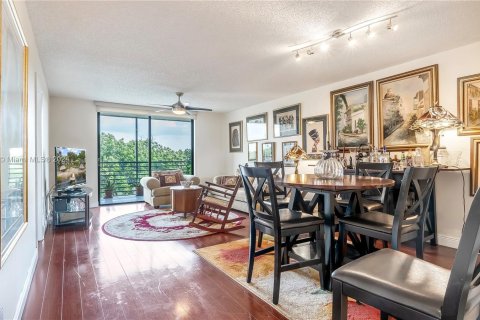 Condominio en venta en Pembroke Pines, Florida, 2 dormitorios, 94.85 m2 № 1233467 - foto 2