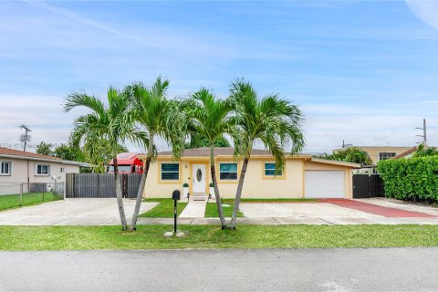 House in Miami, Florida 3 bedrooms, 95.32 sq.m. № 1233502 - photo 1