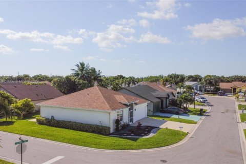 Villa ou maison à vendre à Greenacres, Floride: 2 chambres, 124.49 m2 № 1103021 - photo 30