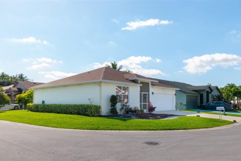 Villa ou maison à vendre à Greenacres, Floride: 2 chambres, 124.49 m2 № 1103021 - photo 4