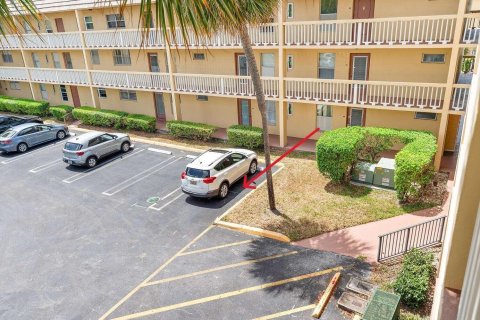 Condo in Tamarac, Florida, 2 bedrooms  № 1177299 - photo 16