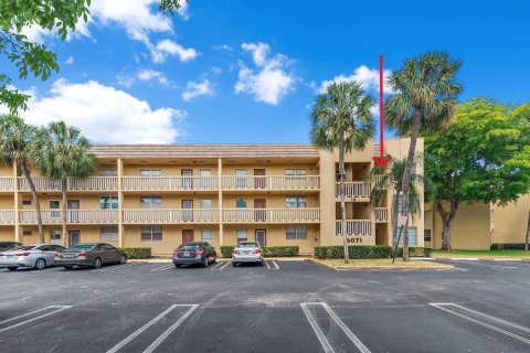 Condo in Tamarac, Florida, 2 bedrooms  № 1177299 - photo 19