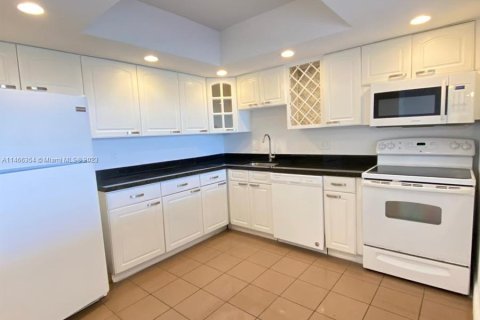 Condominio en venta en North Miami, Florida, 2 dormitorios, 97.55 m2 № 779716 - foto 3