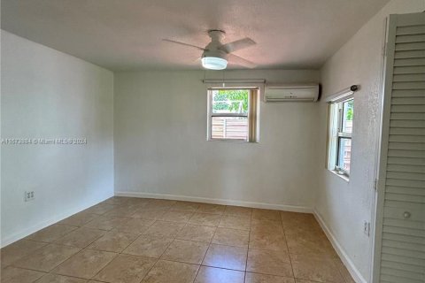 House in West Park, Florida 1 bedroom, 122.17 sq.m. № 1396969 - photo 6