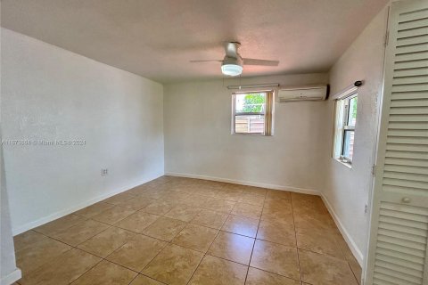 House in West Park, Florida 1 bedroom, 122.17 sq.m. № 1396969 - photo 9