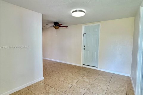 House in West Park, Florida 1 bedroom, 122.17 sq.m. № 1396969 - photo 1