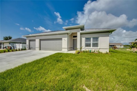 Casa en venta en Cape Coral, Florida, 4 dormitorios, 157.1 m2 № 1396971 - foto 1