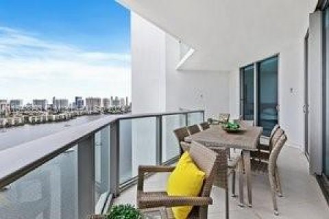 Condominio en venta en North Miami Beach, Florida, 3 dormitorios, 163.14 m2 № 1396973 - foto 5